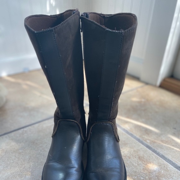 Boots - Picture 2 of 8